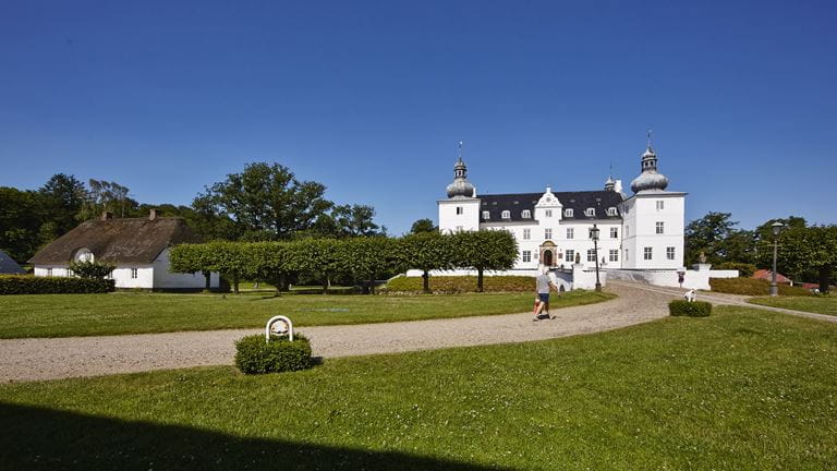 Havevandring og højskoleliv på Engelsholm Slot