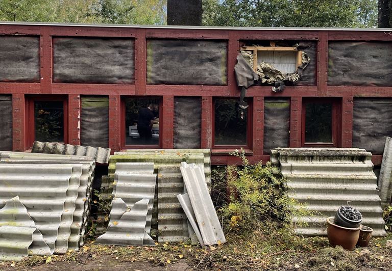 Poul Erik Thyrrings eget hus undervejs