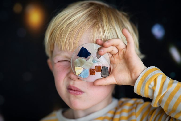 Familiedag på GLAS: Kreativ med glaskunst