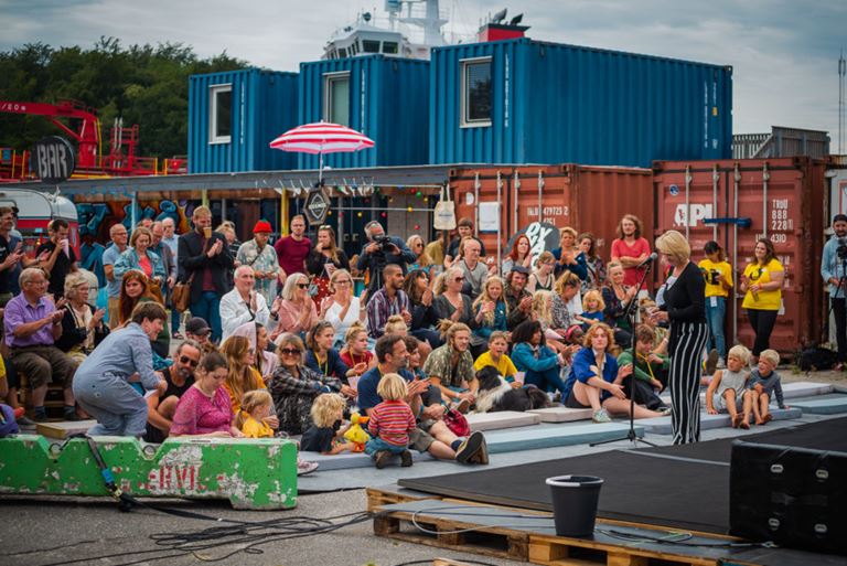 Cirkussjov og scenekunst i børnehøjde