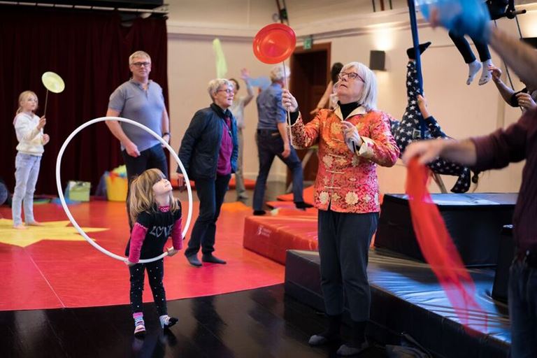 Kom til workshop i cirkusdisciplin i Fægtesalen