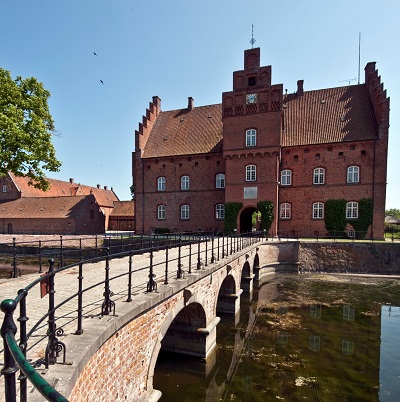 Gisselfeld: Gå en tur i slotsparken eller oplev det fortryllende Paradehus (Haslev)