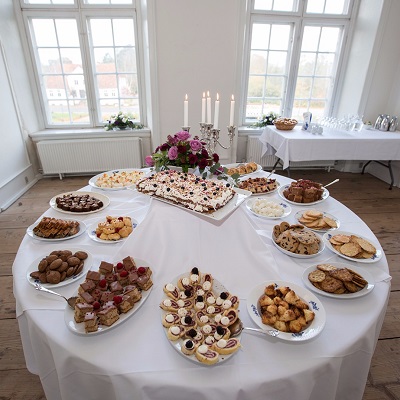 Gram Slot: Spøgelsesture og sønderjysk kaffebord (Gram)