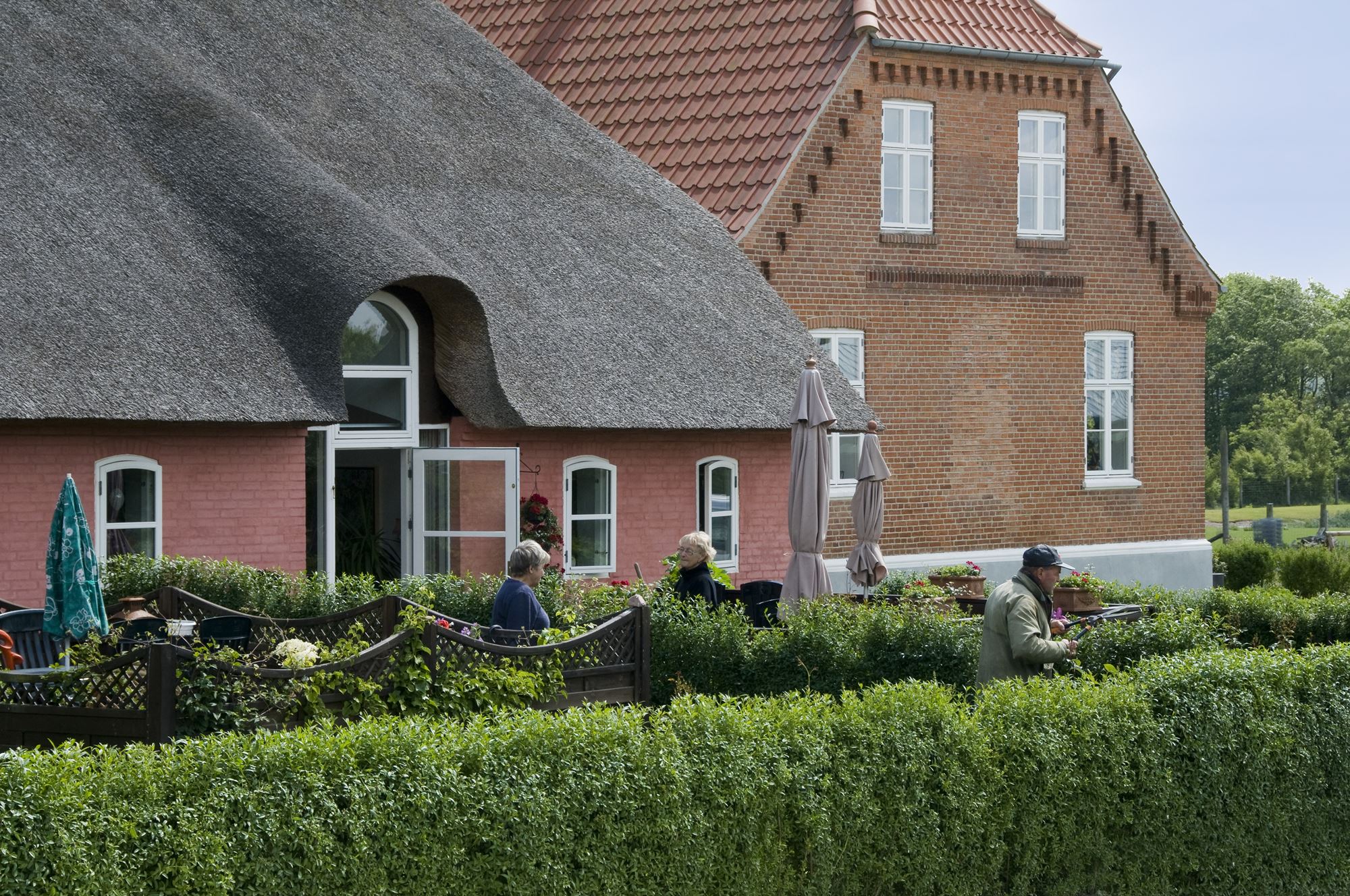 I landsbyen Vestrup er Skjødtgården fra 1700-tallet omdannet til 14 moderne familieboliger.