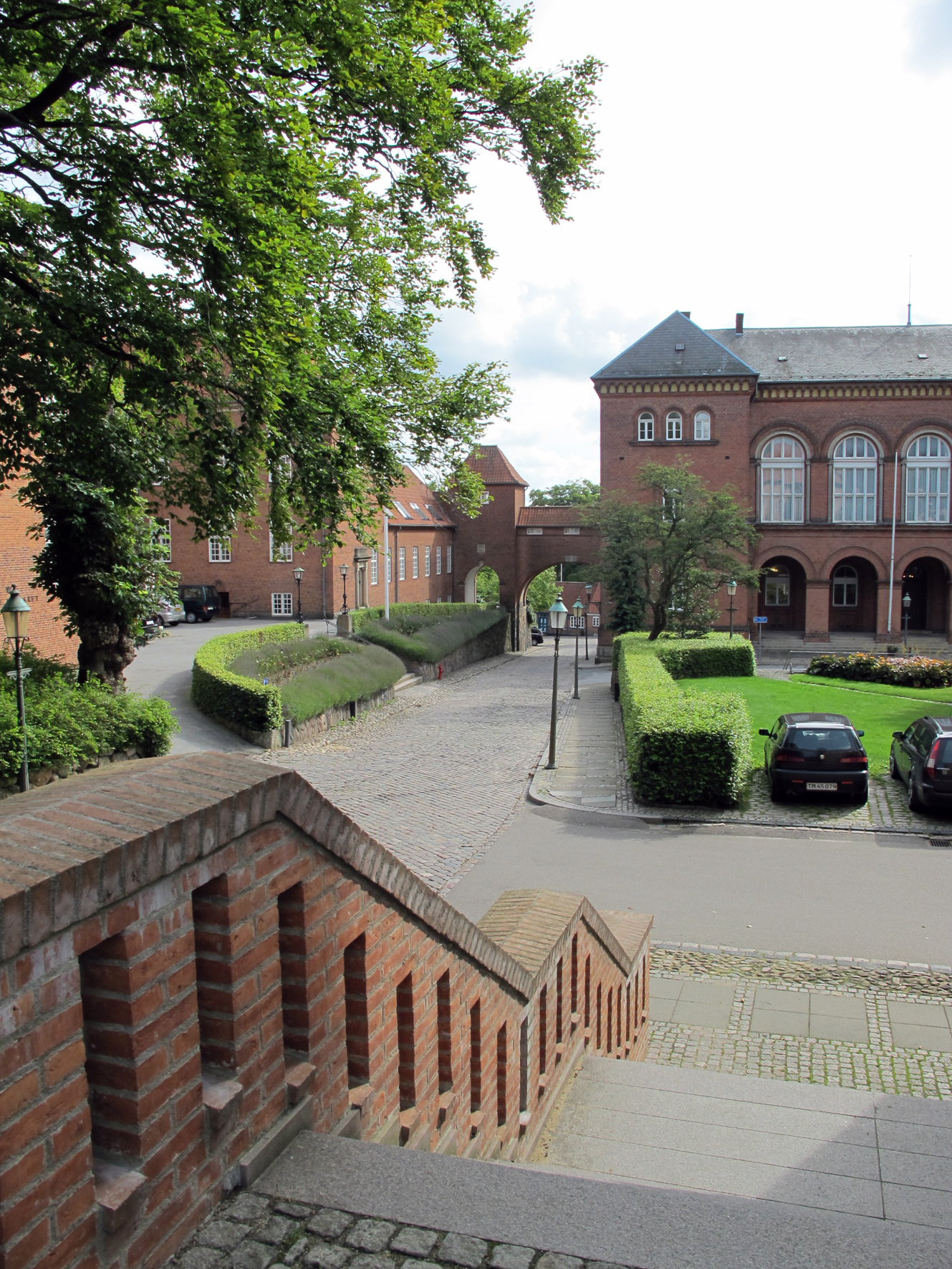Viborg har til alle tider været et administrativt centrum. I dag er Viborg regionshovedstad i Region Midtjylland, og tidligere blev Viborg i folkemunde betegnet som Jyllands hovedstad på grund af byens historie med Viborg Landsting