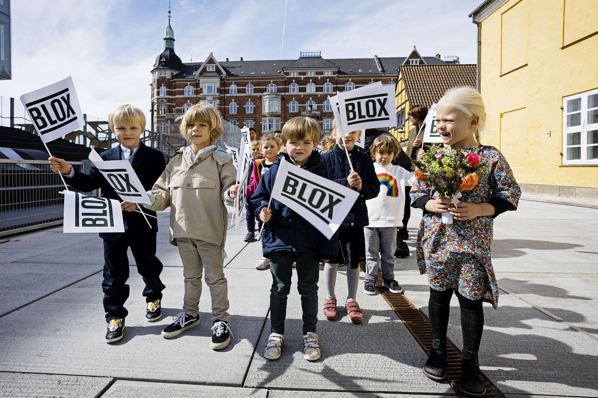 Blomsterpigen Agnes og de andre børn fra Vartov Børnehave. Officiel indvielse af BLOX. 4. maj 2018.
