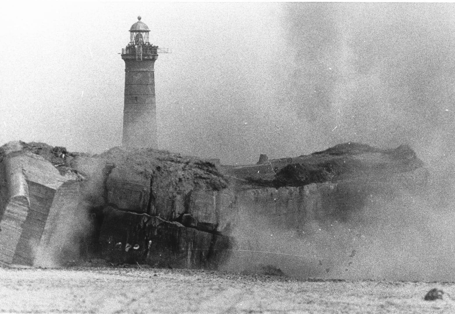 I starten af juni 1945 blev der sprængt adskillige landminer i nærheden af fyret. Efterfølgende måttes bygningerne repareres mange steder. De mange ekstraudgifter til reparationer på fyret og i fyrboligen blev taget over en særlig “tyskerkonto”.