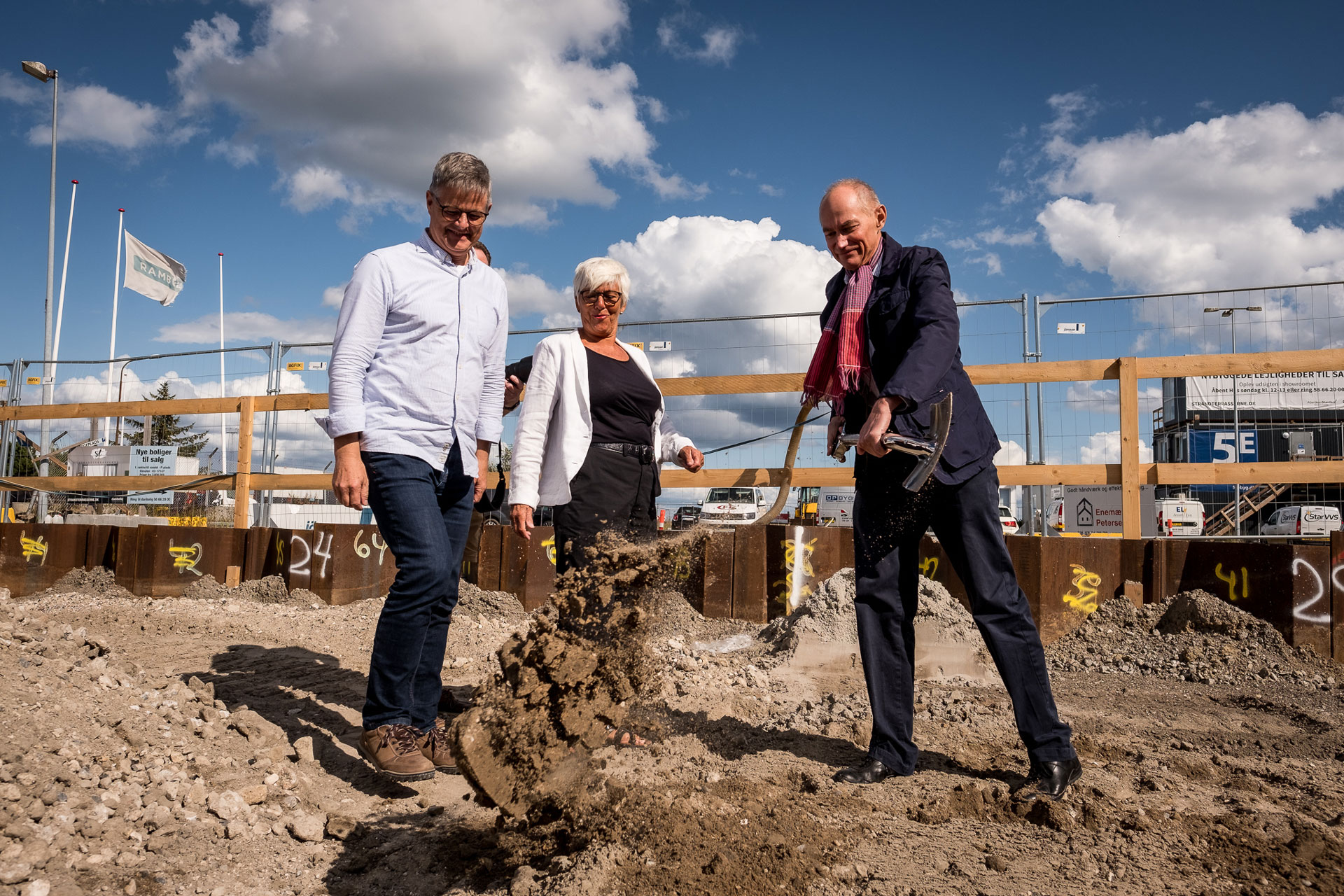 Det første spadestik til Danmarks første fællesbyggeri blev taget i Køge Kyst den 2. september 2019.