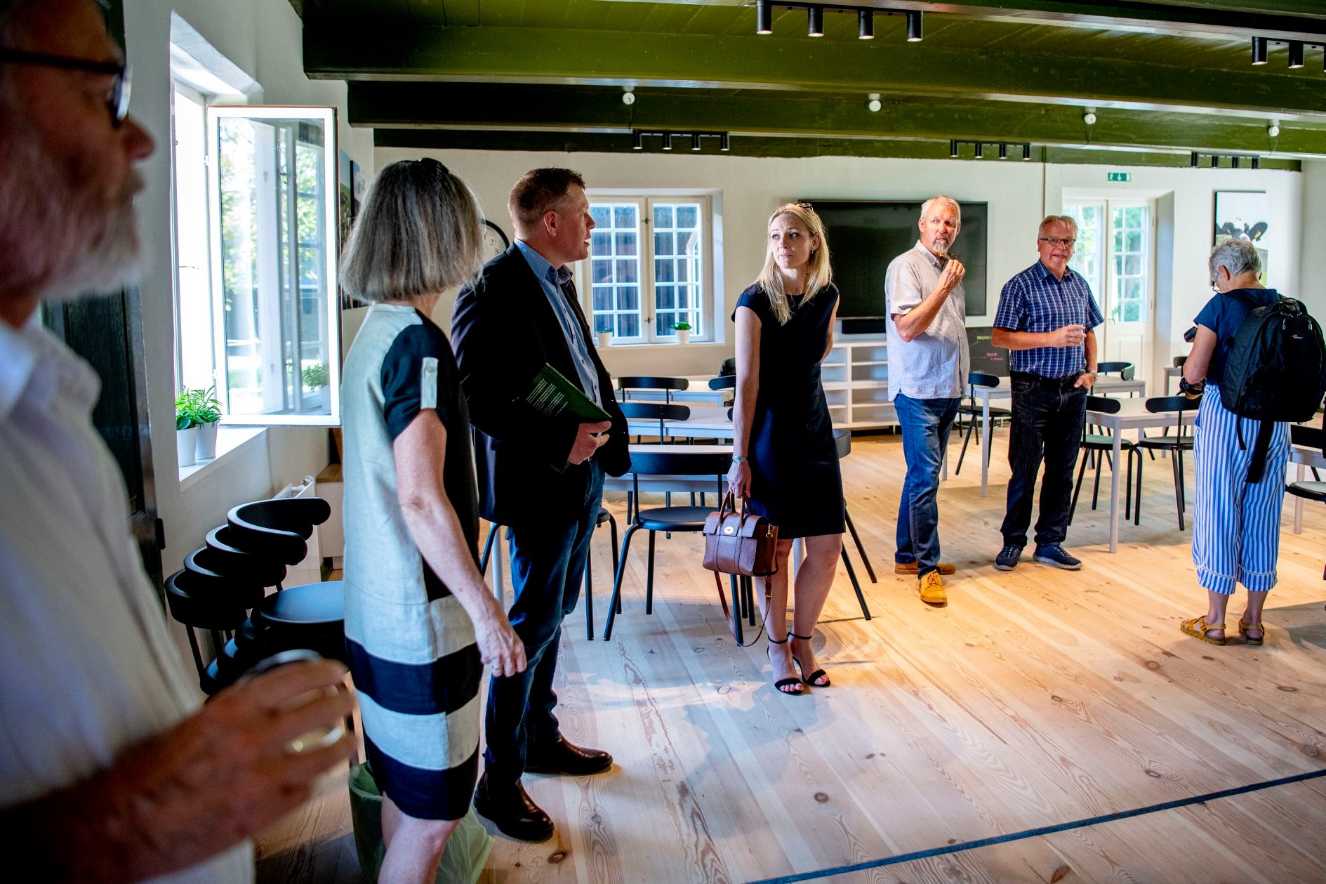 Restaureringsarkitekt Connie Hviid har været projektleder på restaureringen, og viste rundt i de 3 bygninger