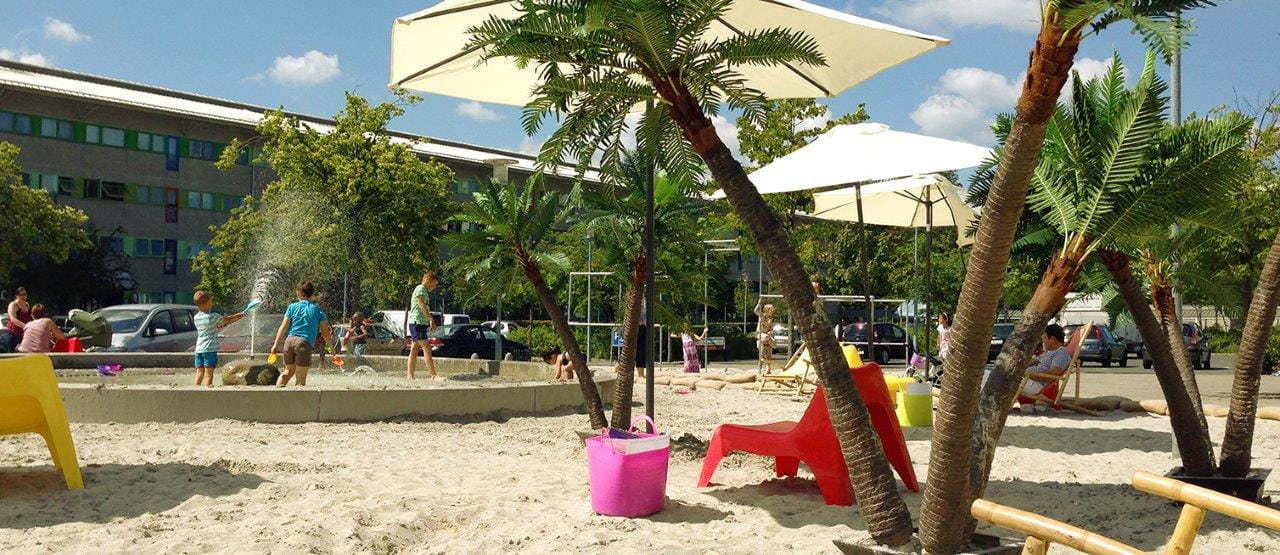 Værebro Park i Gladsaxe, hvor en midlertidig strand i 2014 gav nye muligheder for udeliv i boligområdet. 