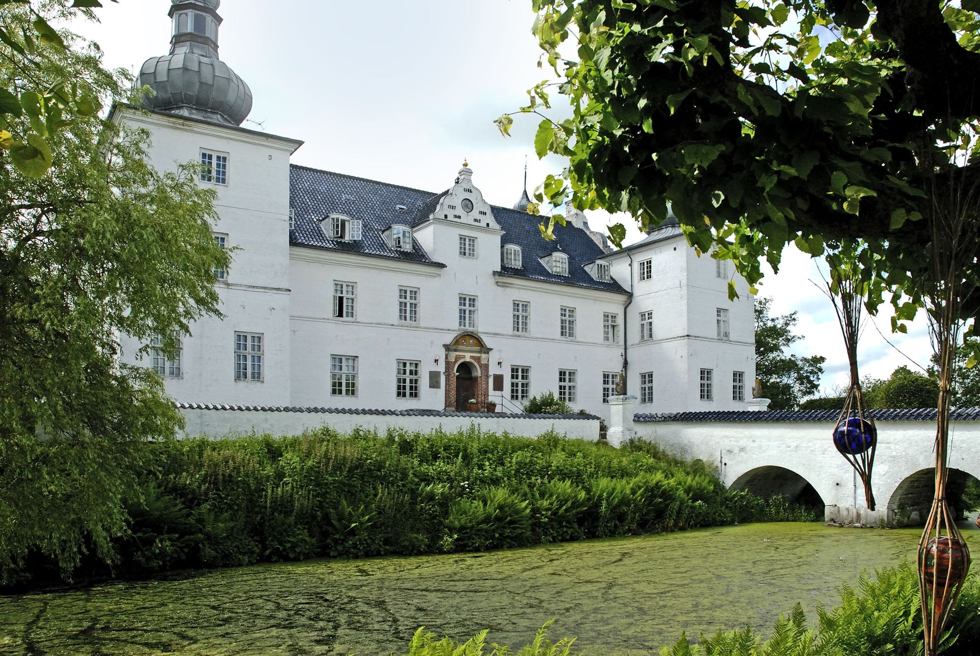 Herregården Engelsholm er blandt de 700 danske herregårde man kan finde på hjemmesiden danskeherregaarde.dk