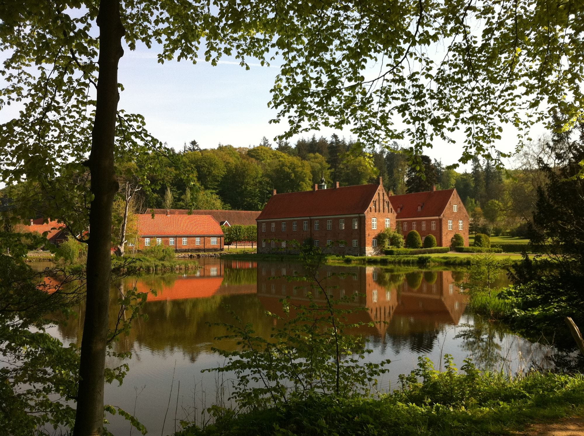 Herregården Tirsbæk er blandt de 700 danske herregårde man kan finde på hjemmesiden danskeherregaarde.dk