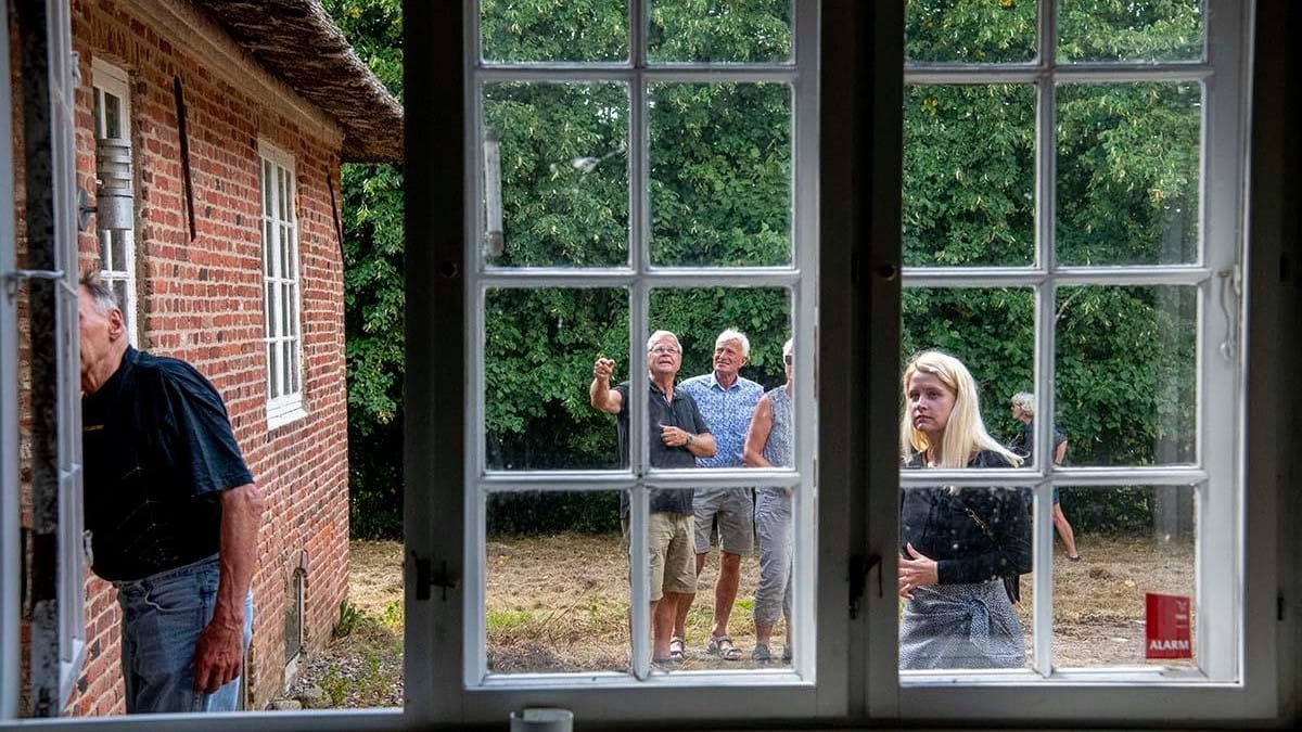 Der var masser af historiske spor at gå på opdagelse i for de cirka 70 medlemmer af Realdania By & Byg Klubben, som havde taget turen til Møgeltønder for at komme på rundvisning.