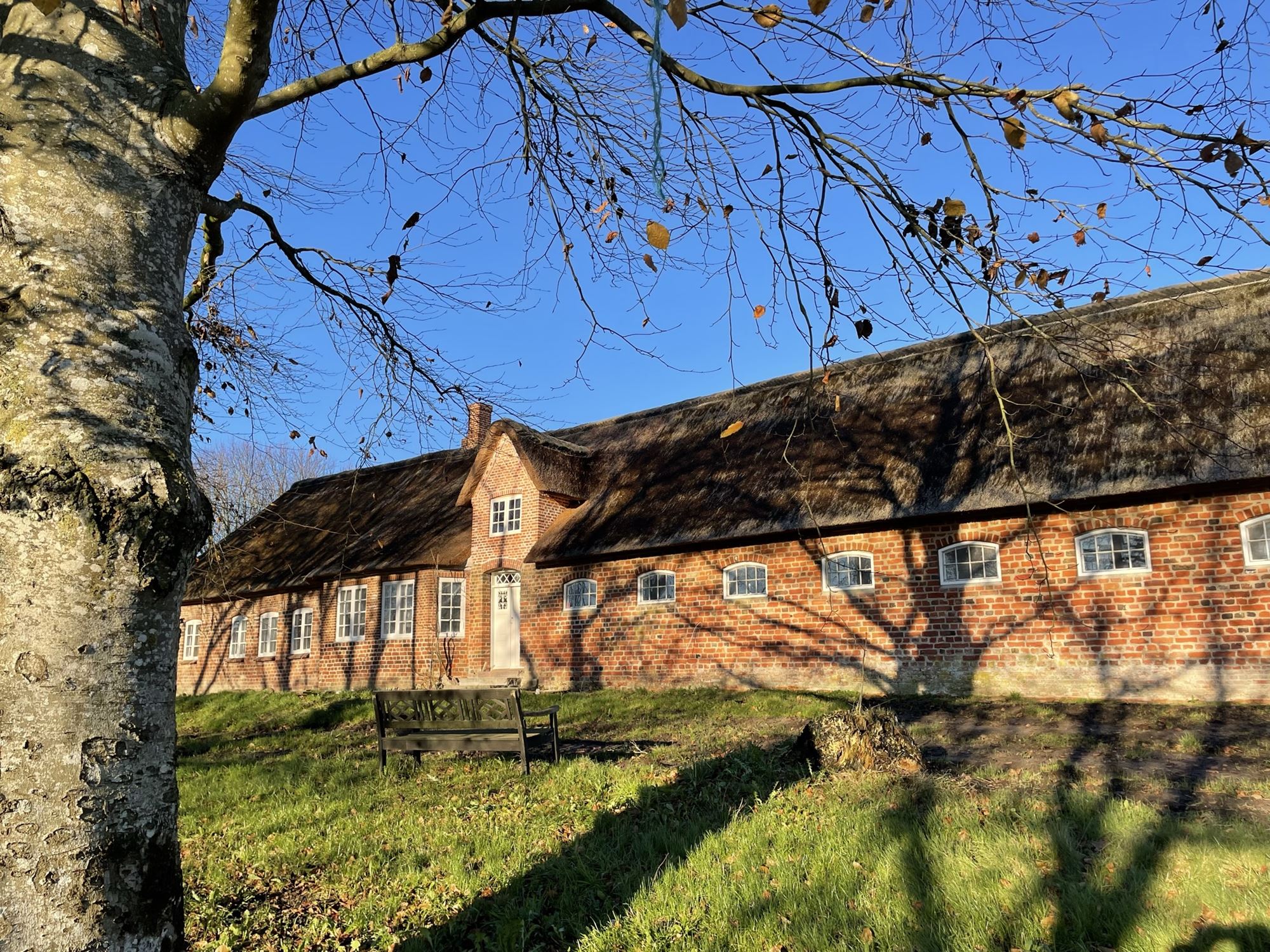 Nørre Sødam har fået nyt stråtag og den historiske arkengaf  er genopbygget.