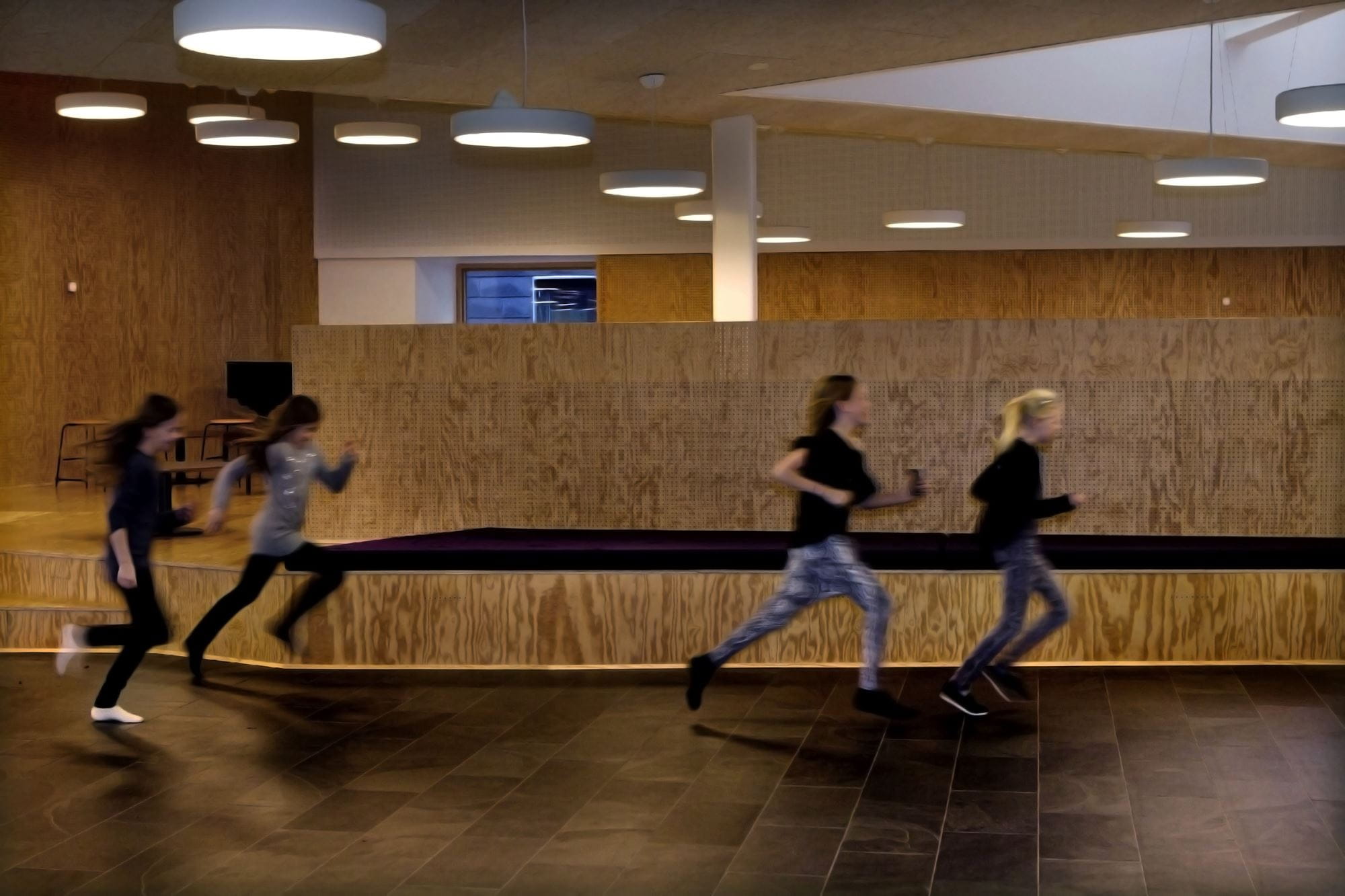 Folkeskolerne skal indrettes, så de understøtter en hverdag med meget mere fysisk aktivitet. Ikke kun for skolebørn, men også for voksne. 
